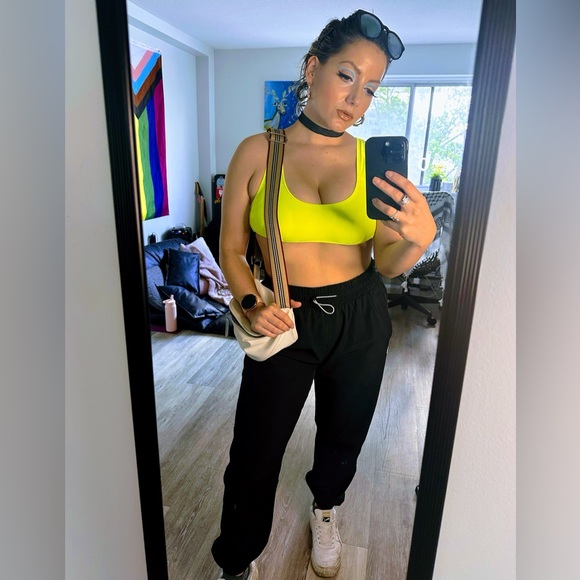 Meet your Posher, Andee - Picture 8 of 11